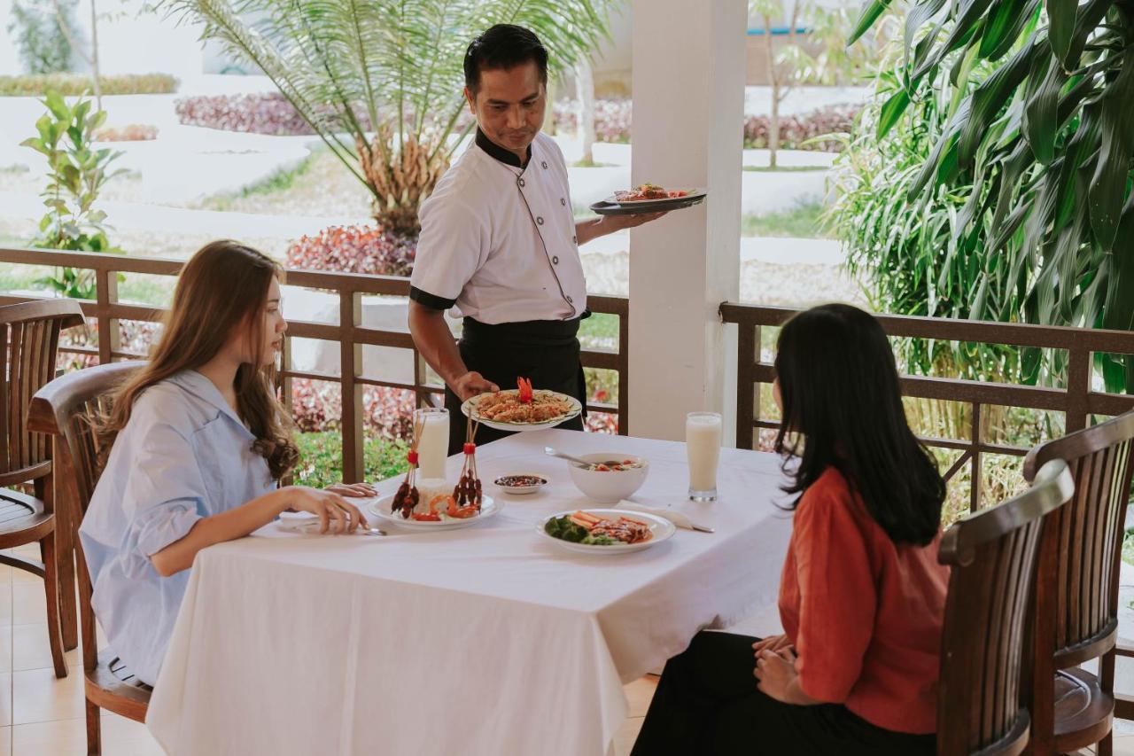 Nirvana Hotel Resort 特特巴图 外观 照片