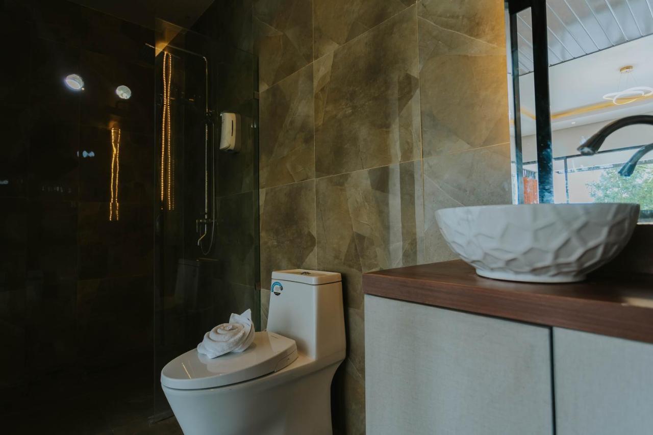 Nirvana Hotel Resort 特特巴图 外观 照片