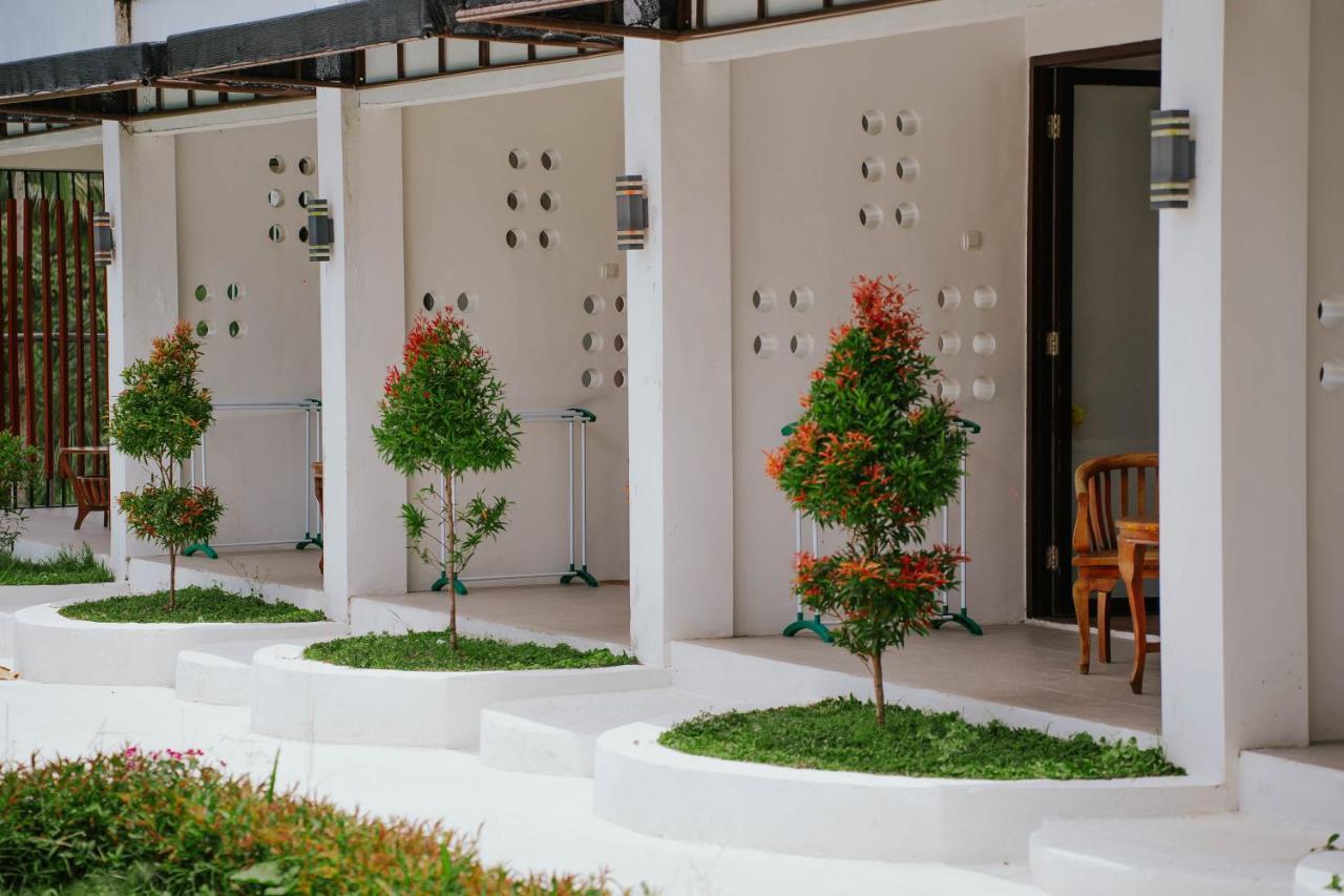 Nirvana Hotel Resort 特特巴图 外观 照片